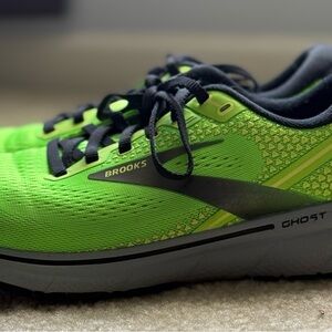 Brooks Green Athletic Shoes with Breathable Mesh and White Midsole